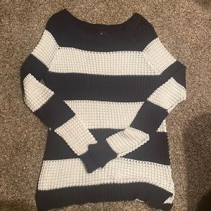American Eagle Outfitters sweater, size medium, navy blue & white